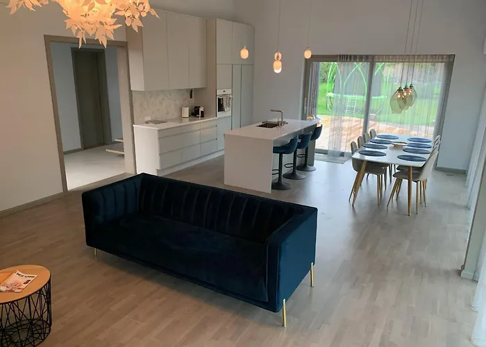 Ariana * Κουρεσάαρε